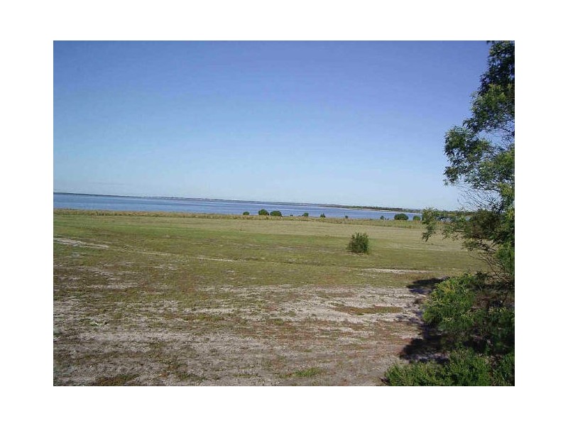 29 Tamhaven Drive, Swan Reach VIC 3903