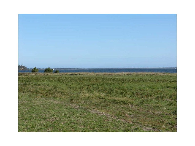 29 Tamhaven Drive, Swan Reach VIC 3903