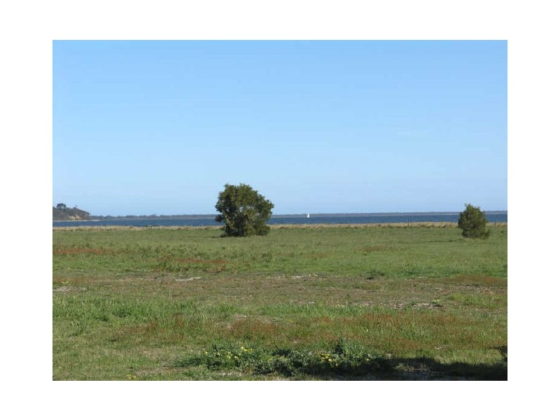 29 Tamhaven Drive, Swan Reach VIC 3903