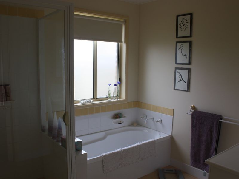 29 Tamhaven Drive, Swan Reach VIC 3903