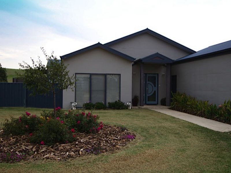 24 Tambo Blvd, Metung VIC 3904