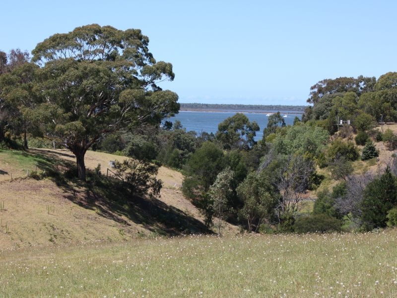 19 The Fields, Metung VIC 3904