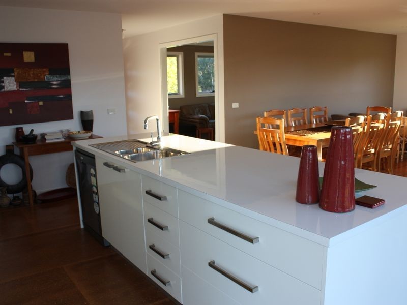 9 Travers Crt, Metung VIC 3904