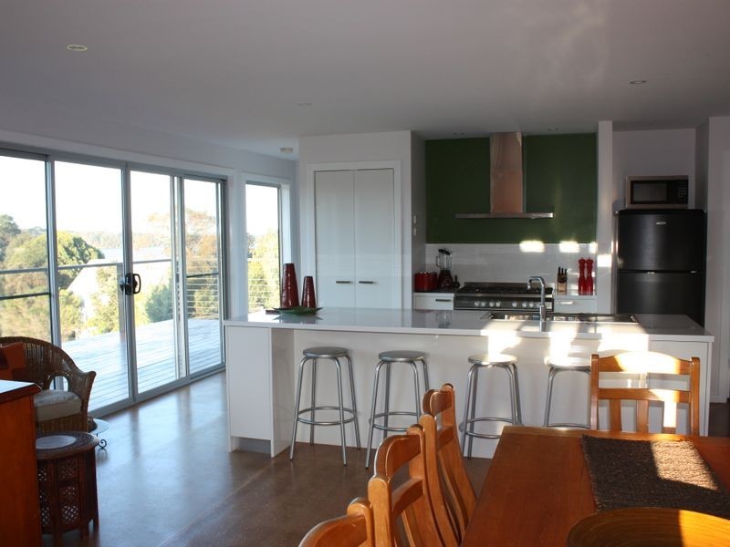 9 Travers Crt, Metung VIC 3904