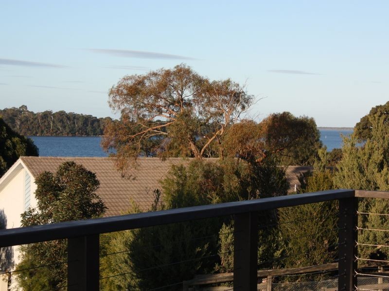 9 Travers Crt, Metung VIC 3904