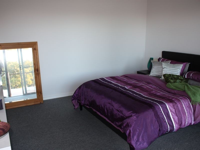 9 Travers Crt, Metung VIC 3904