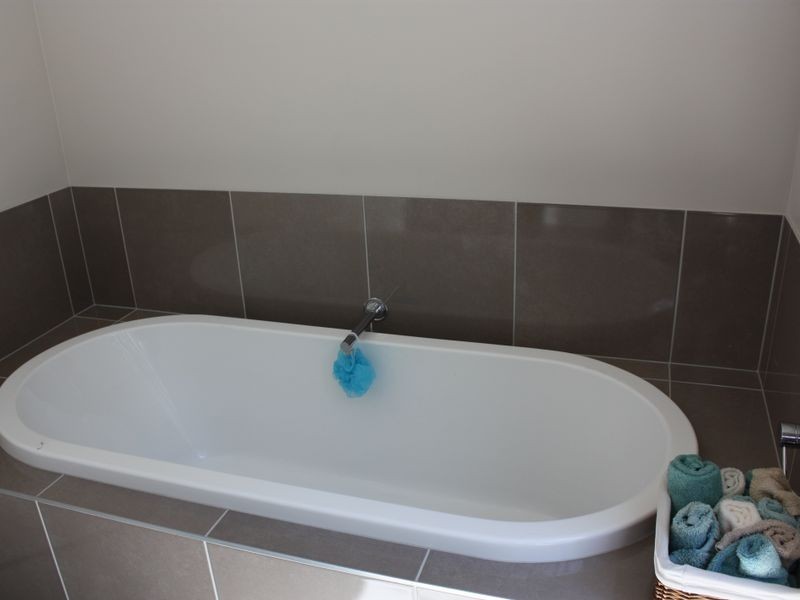 9 Plateau Ave, Metung VIC 3904