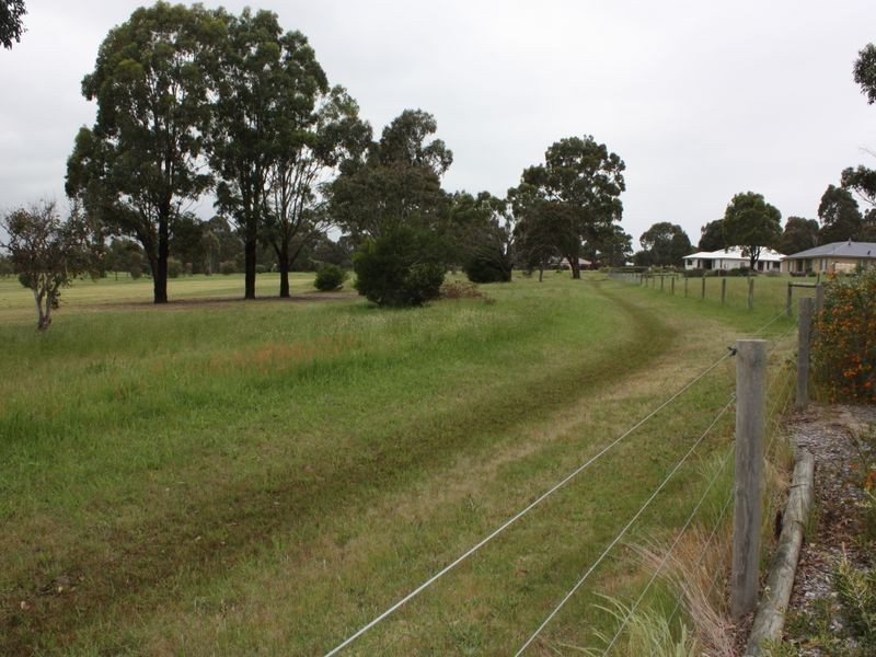 60 Kingscove  Blvd, Metung VIC 3904