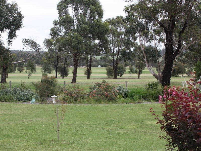 60 Kingscove  Blvd, Metung VIC 3904