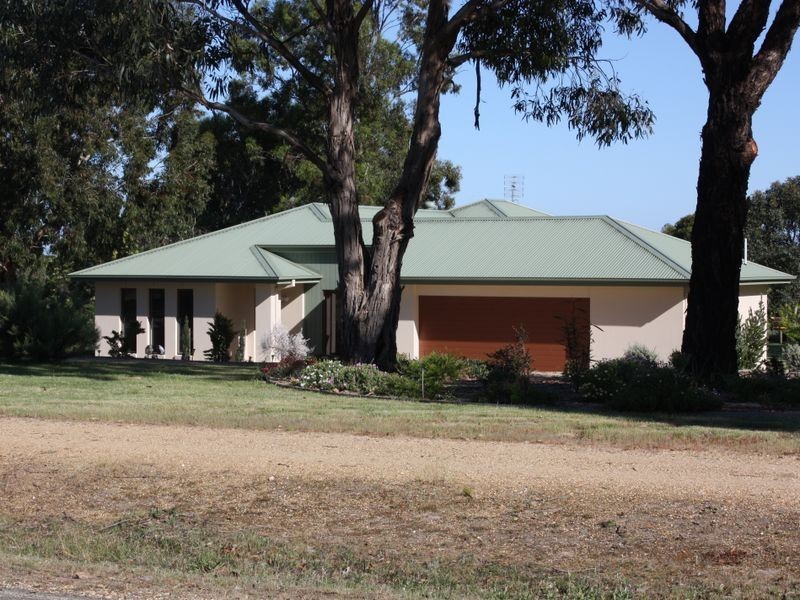 60 Kingscove  Blvd, Metung VIC 3904