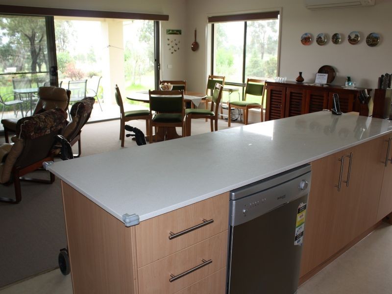 60 Kingscove  Blvd, Metung VIC 3904