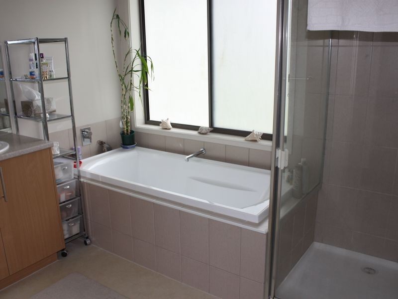 60 Kingscove  Blvd, Metung VIC 3904