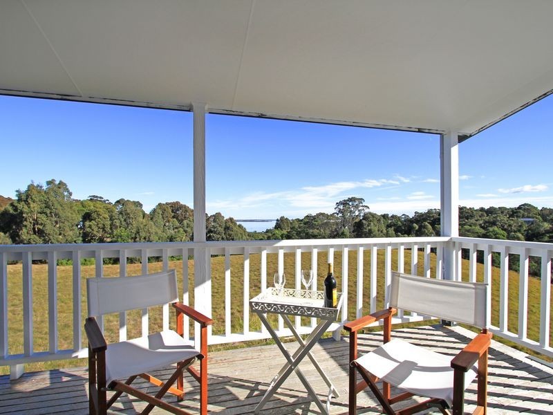 1 Heather Crt, Metung VIC 3904