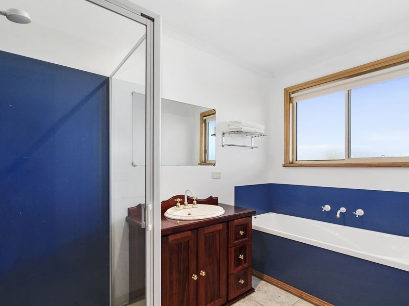 1 Heather Crt, Metung VIC 3904