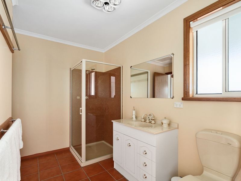 1 Heather Crt, Metung VIC 3904