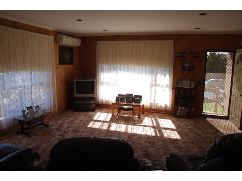 27 Mairburn Road, Metung VIC 3904