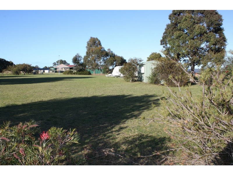 4 Falcon Grove, Metung VIC 3904