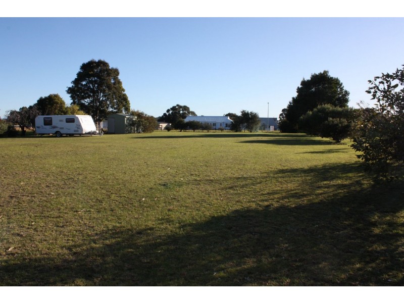 4 Falcon Grove, Metung VIC 3904