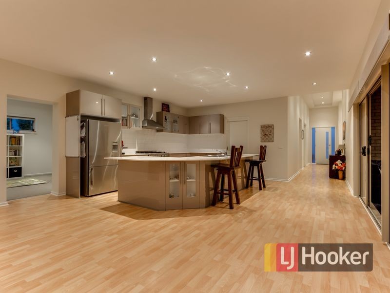 6 Lavender Avenue, Pakenham VIC 3810