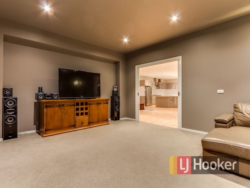 6 Lavender Avenue, Pakenham VIC 3810