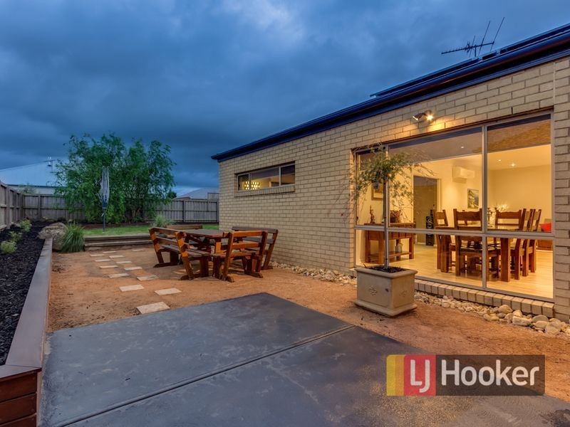 6 Lavender Avenue, Pakenham VIC 3810