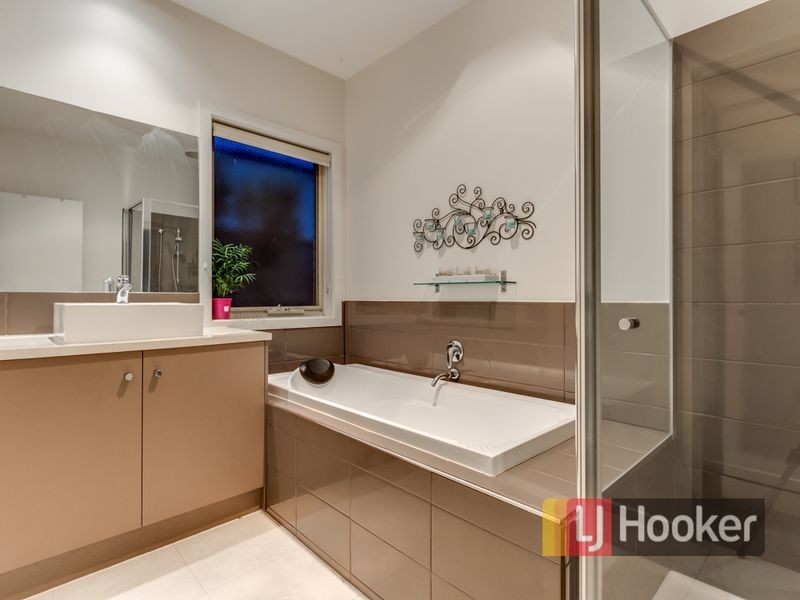 6 Lavender Avenue, Pakenham VIC 3810