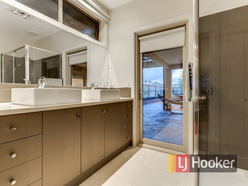 6 Lavender Avenue, Pakenham VIC 3810