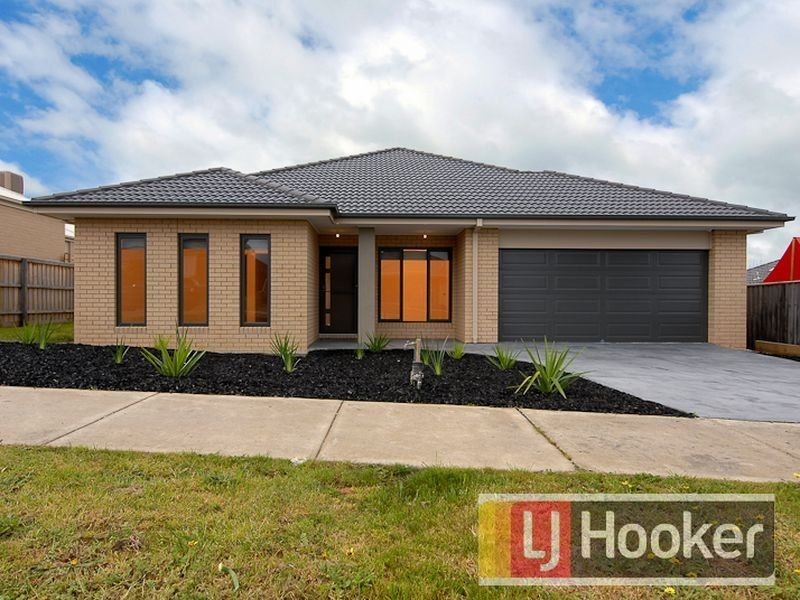 4 Cassowary Way, Pakenham VIC 3810