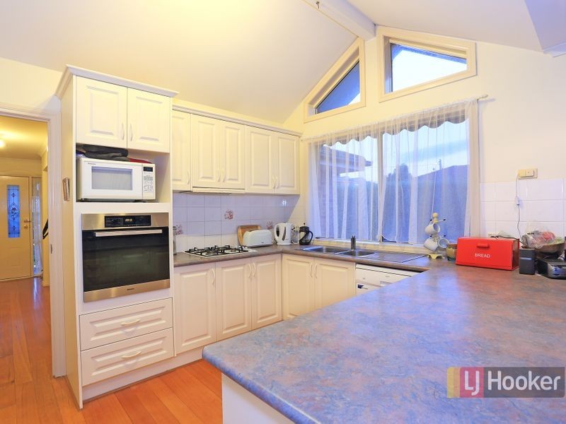 94 Eagle Drive, Pakenham VIC 3810