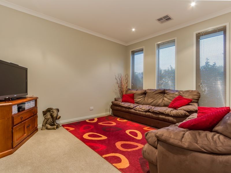 8 Sabina Road, Officer VIC 3809