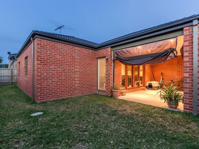 8 Sabina Road, Officer VIC 3809