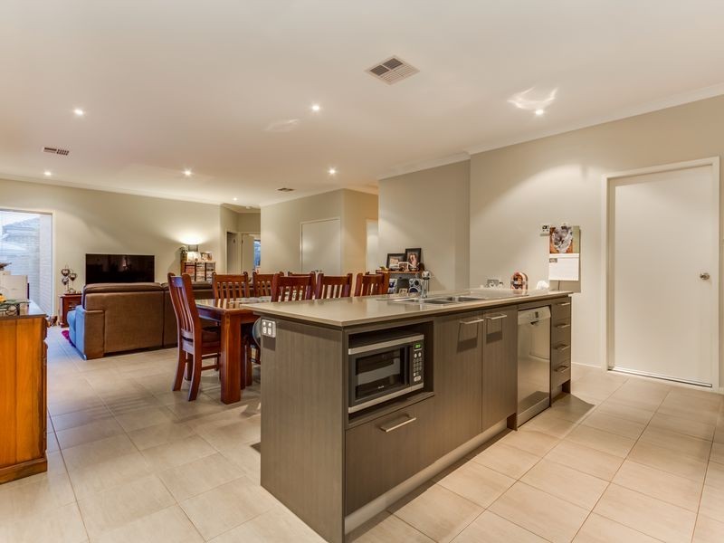 8 Sabina Road, Officer VIC 3809
