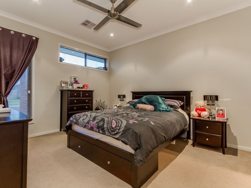 8 Sabina Road, Officer VIC 3809