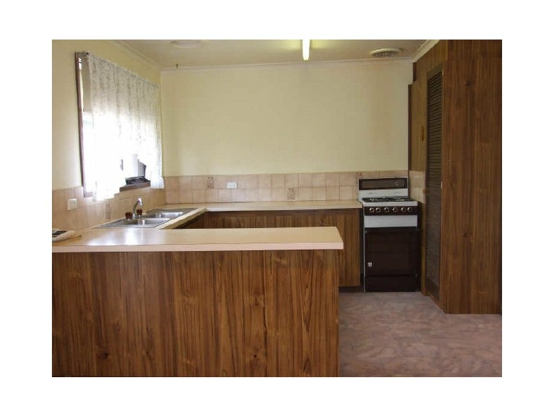 2/18 Rogers Street, Pakenham VIC 3810