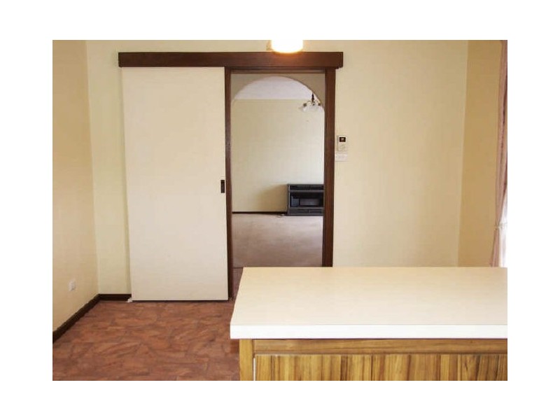 2/18 Rogers Street, Pakenham VIC 3810