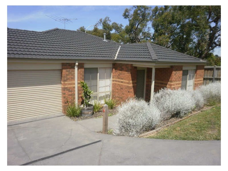 3/11 Renlik Court, Pakenham VIC 3810