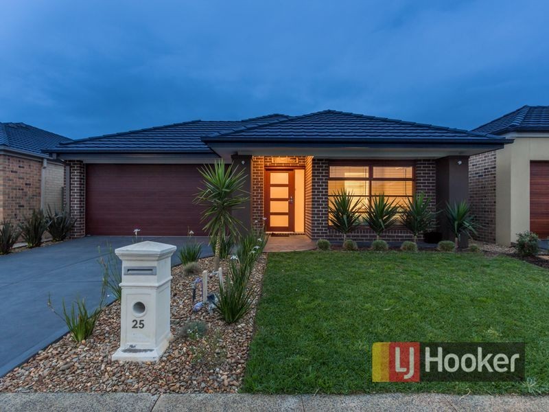 25 Moore Mews, Pakenham VIC 3810