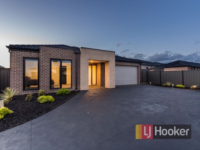 7 Eyre Place, Pakenham VIC 3810