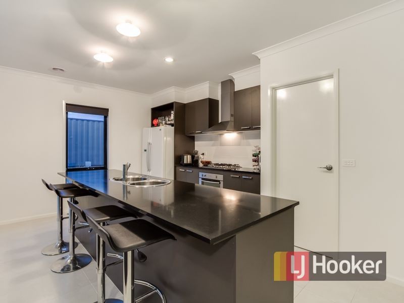 7 Eyre Place, Pakenham VIC 3810