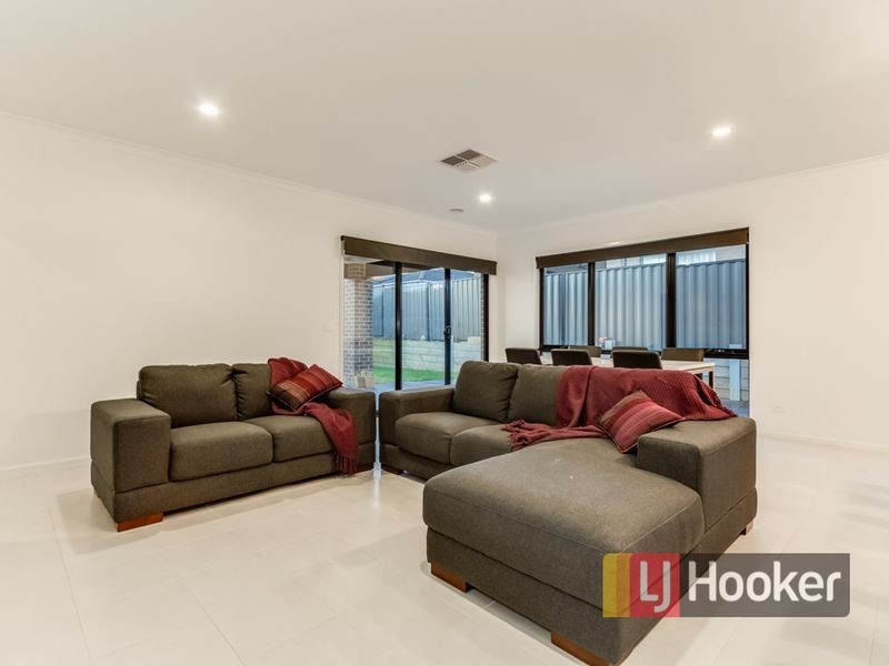 7 Eyre Place, Pakenham VIC 3810