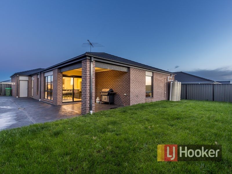 7 Eyre Place, Pakenham VIC 3810