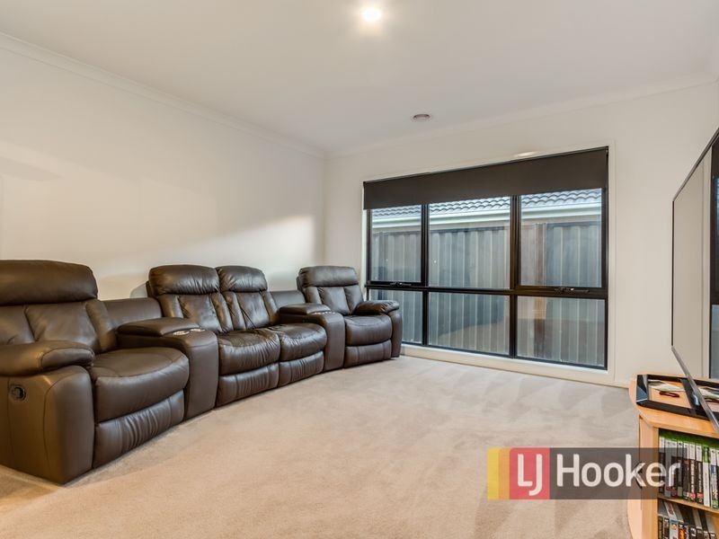 7 Eyre Place, Pakenham VIC 3810