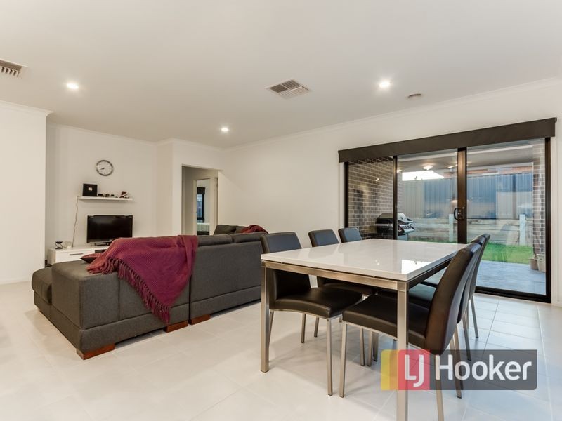 7 Eyre Place, Pakenham VIC 3810