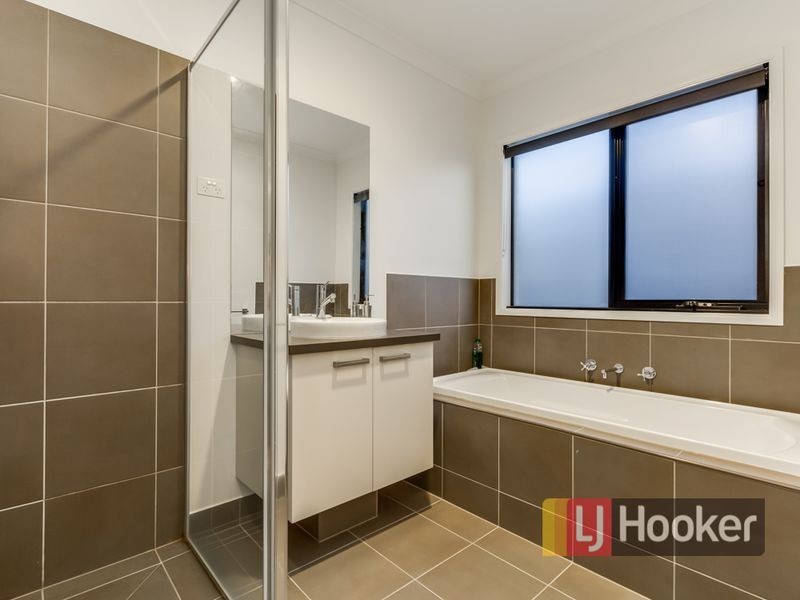 7 Eyre Place, Pakenham VIC 3810