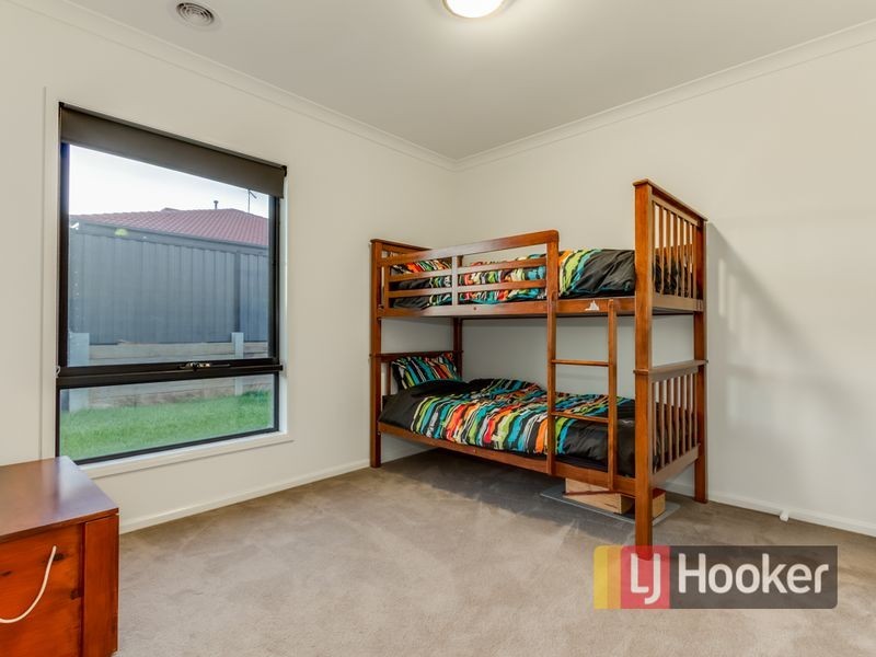 7 Eyre Place, Pakenham VIC 3810
