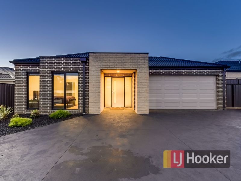 7 Eyre Place, Pakenham VIC 3810