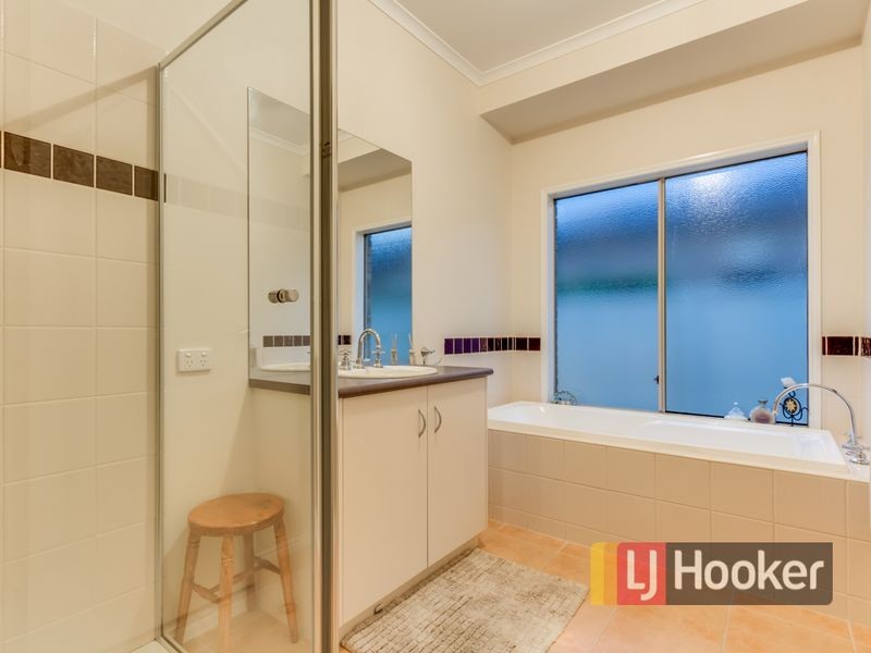 1 Hopkins Pass, Pakenham VIC 3810