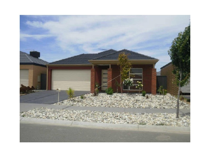 24 Britton Drive, Pakenham VIC 3810