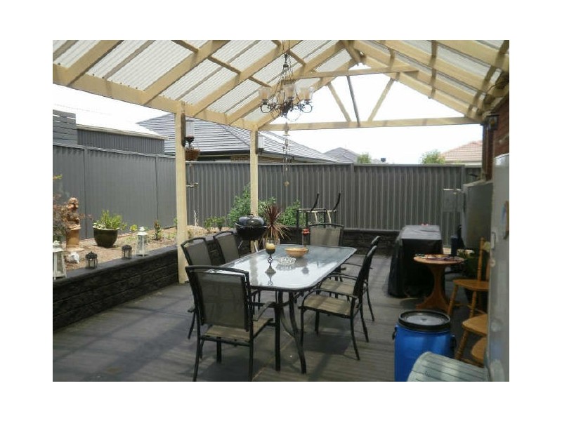 24 Britton Drive, Pakenham VIC 3810