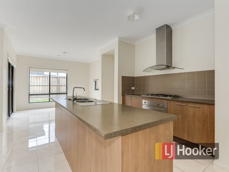 34 Flinders Park Drive, Officer VIC 3809